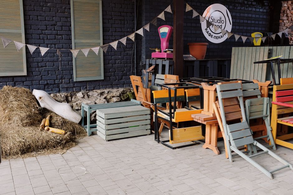 Vintage koffietafel met planten en kaarsen. Vintage koffietafel met planten en kaarsen.