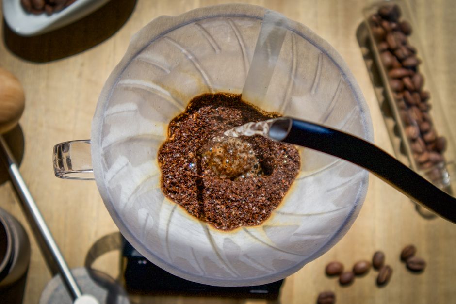 Herfstige gasteneethoek met kaarsen en pompoenen. Herfstige gasteneethoek met kaarsen en pompoenen.